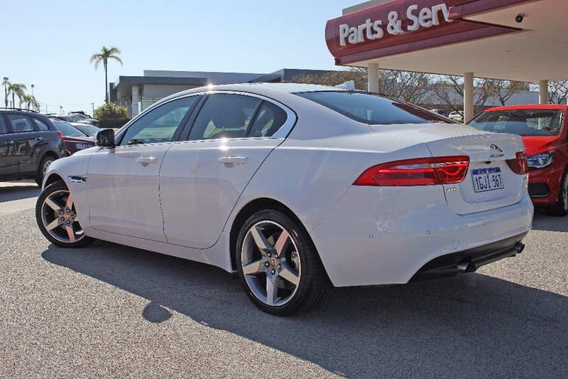 2015 JAGUAR XE 25T PRESTIGE X760