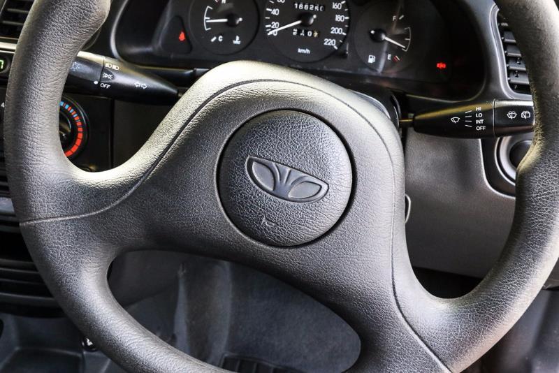 1999 DAEWOO LANOS SE