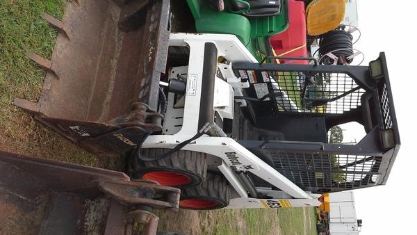 2004 CLARKE 463 SKID STEER #2032