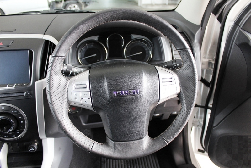 2017 ISUZU MU-X LS-T