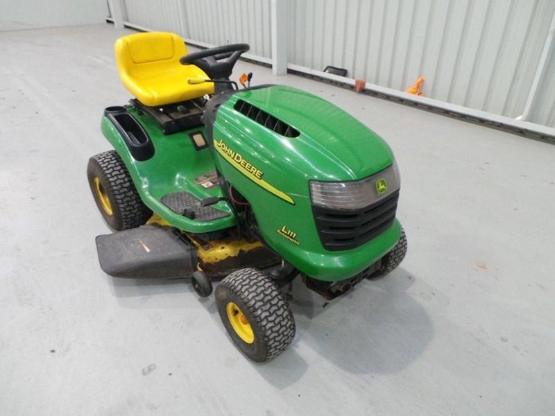 JOHN DEERE L111 RIDE ON MOWER