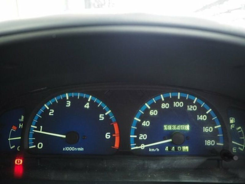 2003 TOYOTA HILUX (4x4) VZN167R