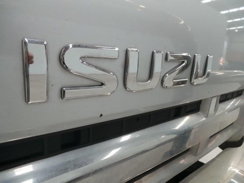 2010 ISUZU NPR200