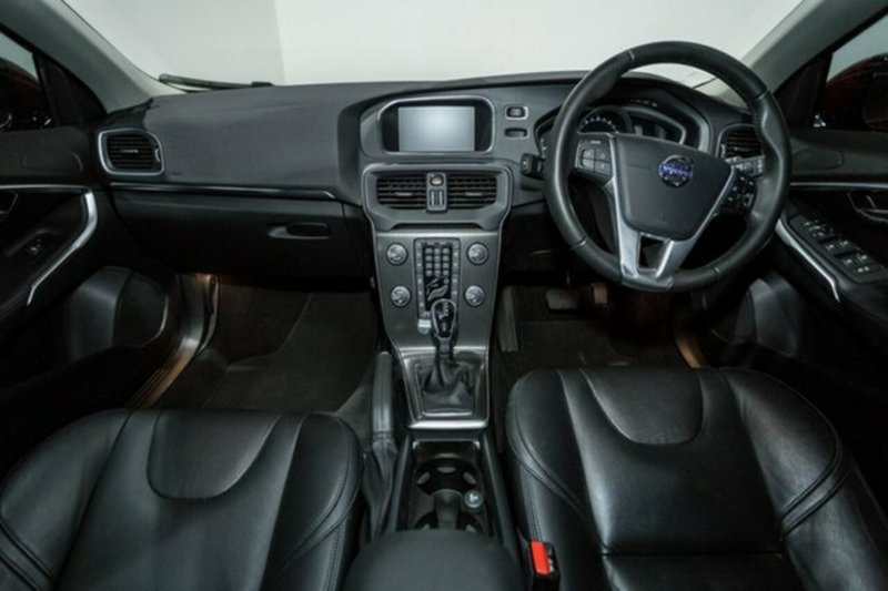 2015 VOLVO V40 T4 LUXURY M MY15