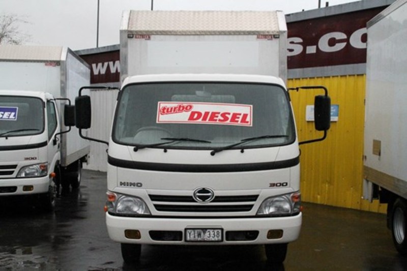 2011 HINO 300 SERIES 616 4X2 AUTO