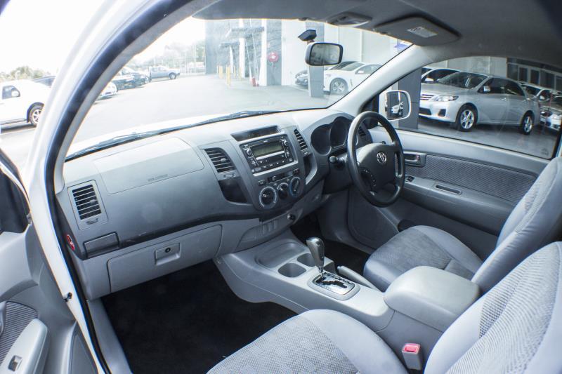 2010 TOYOTA HILUX SR GGN15R 09 UPGRADE