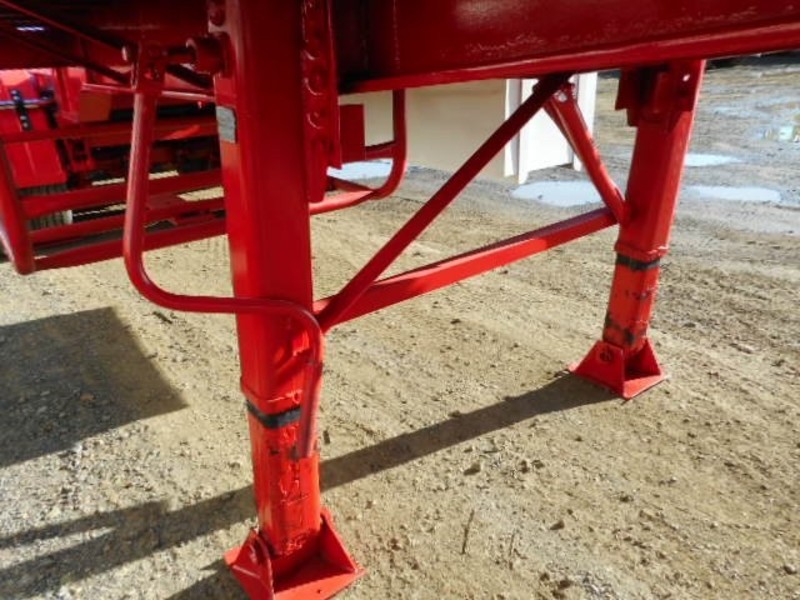 1983 Fruehauf Flat top BD LeadMid Trailer