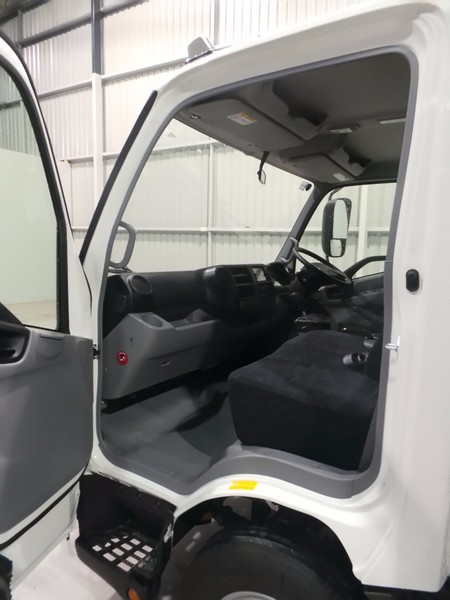 2016 HINO 616 - 300 Series 616 - 300 Series Truck