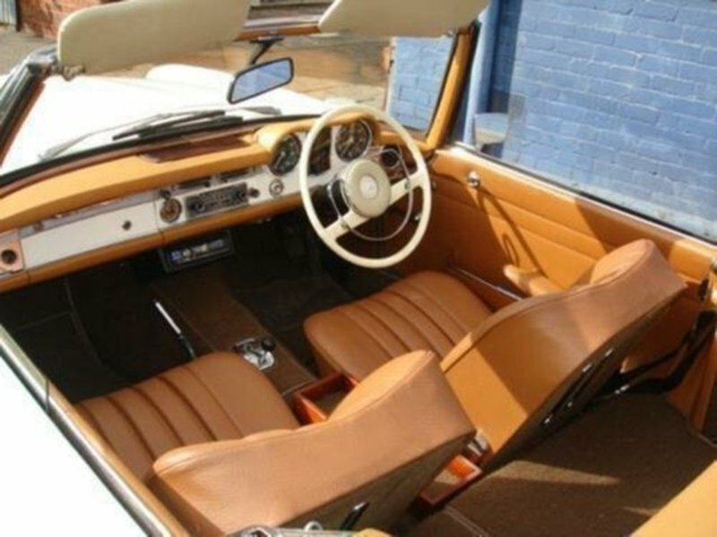 1967 MERCEDES-BENZ 250SL SL PAGODA