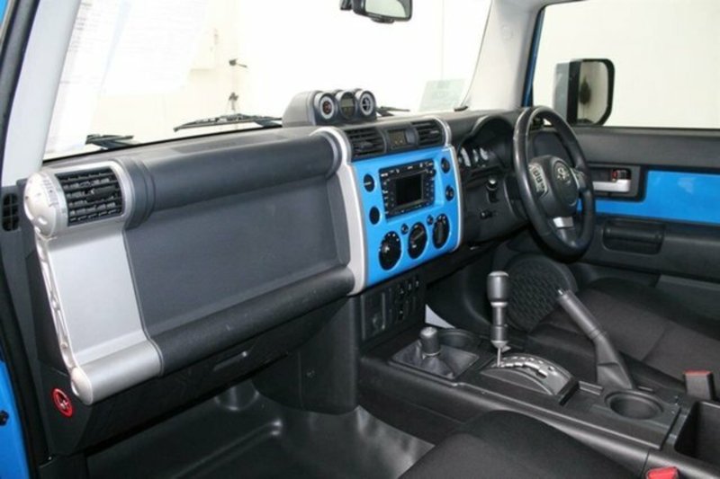 2011 TOYOTA FJ CRUISER GSJ15R