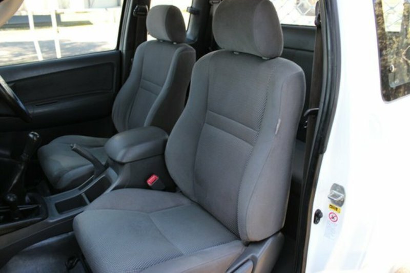 2012 TOYOTA HILUX SR (4x4) KUN26R MY12