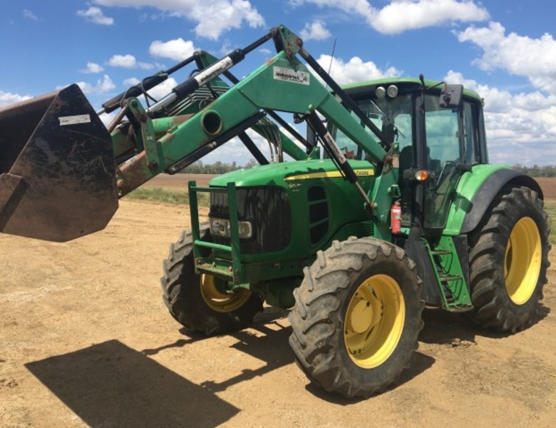 JOHN DEERE 6530 Tractor