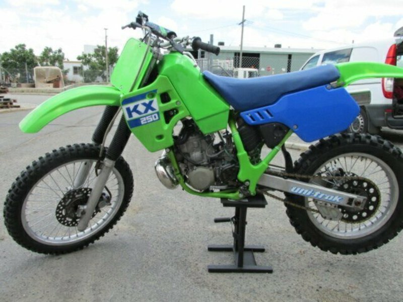 1988 KAWASAKI 250CC KX250