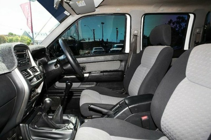 2012 NISSAN NAVARA ST-R SPECIAL EDITION (4x4) D22 SERIES 5