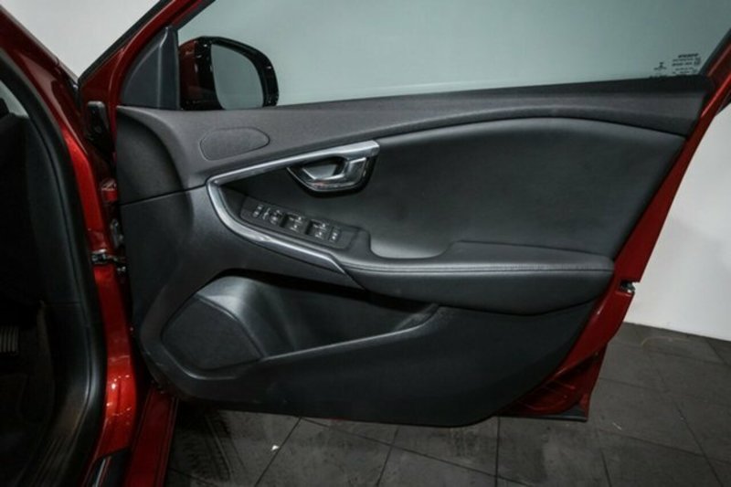 2015 VOLVO V40 T4 LUXURY M MY15