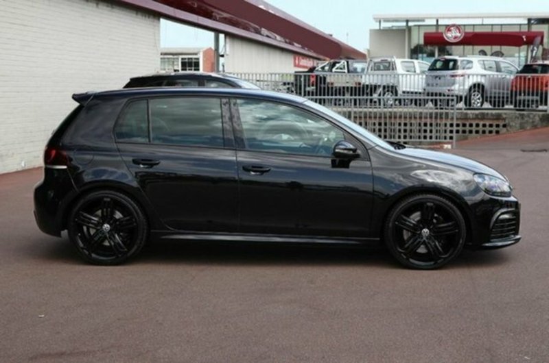 2011 VOLKSWAGEN GOLF R 1K MY11