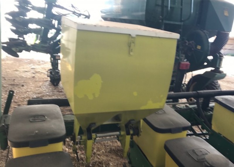 JOHN DEERE 1700 Planters