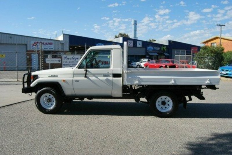 2005 TOYOTA LANDCRUISER HDJ79R
