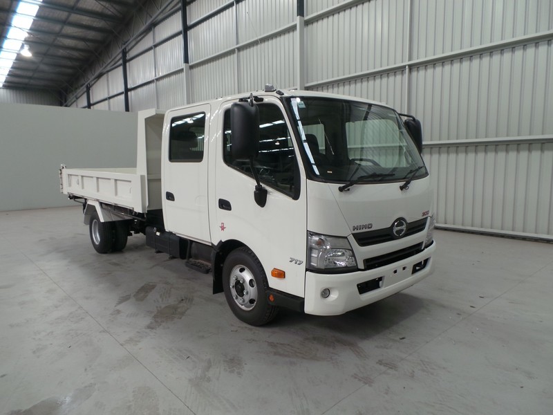 2016 HINO 717 - 300 Series 717 - 300 Series Truck
