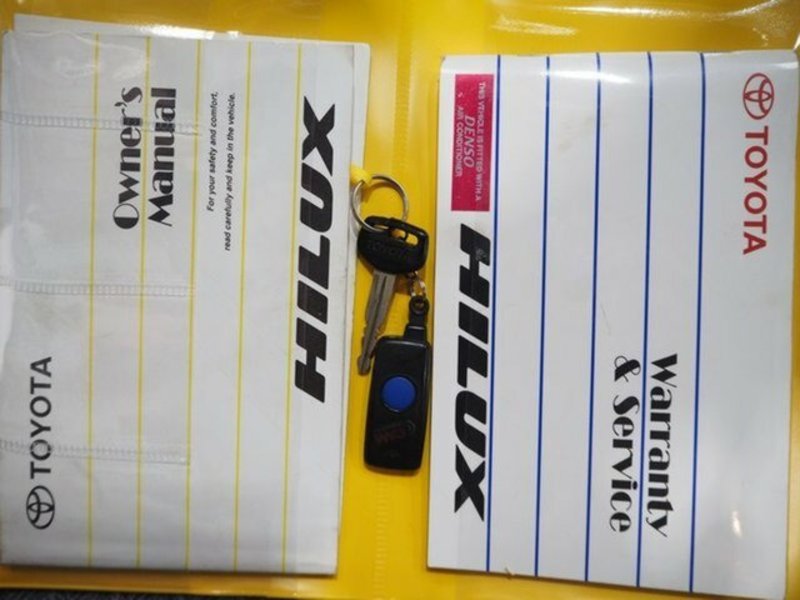 2003 TOYOTA HILUX (4x4) VZN167R