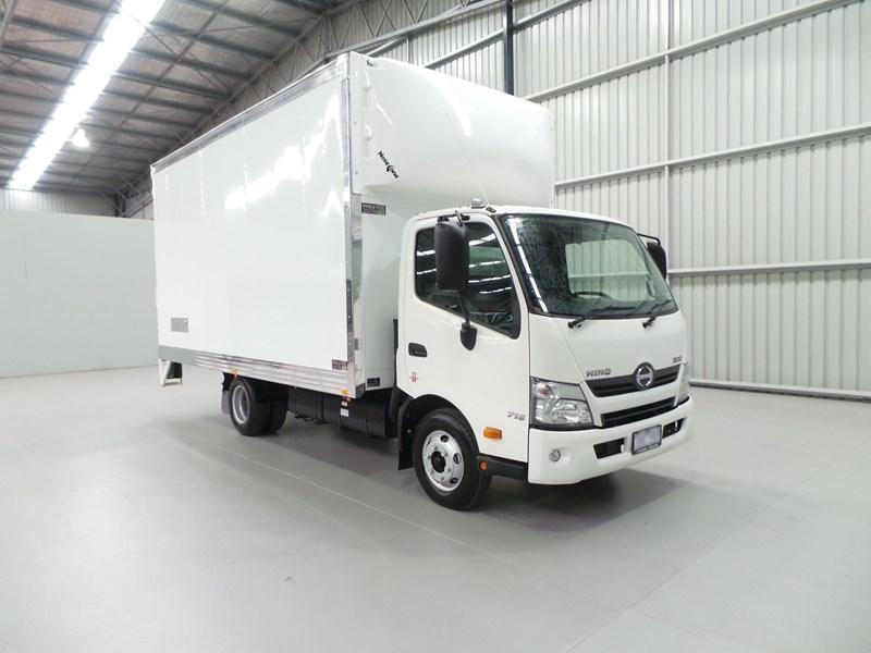 2017 HINO 300 SERIES - 716