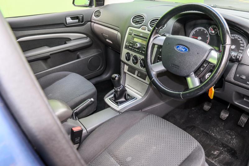 2005 FORD FOCUS LS