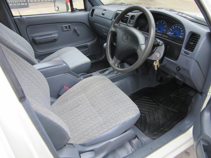 2003 TOYOTA HILUX RZN149R MY02