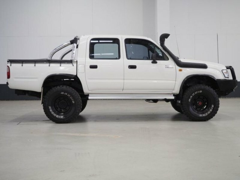 2003 TOYOTA HILUX (4x4) VZN167R