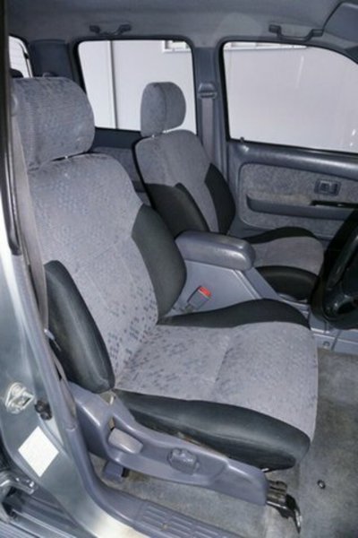 2004 TOYOTA HILUX SR5 (4x4) VZN167R