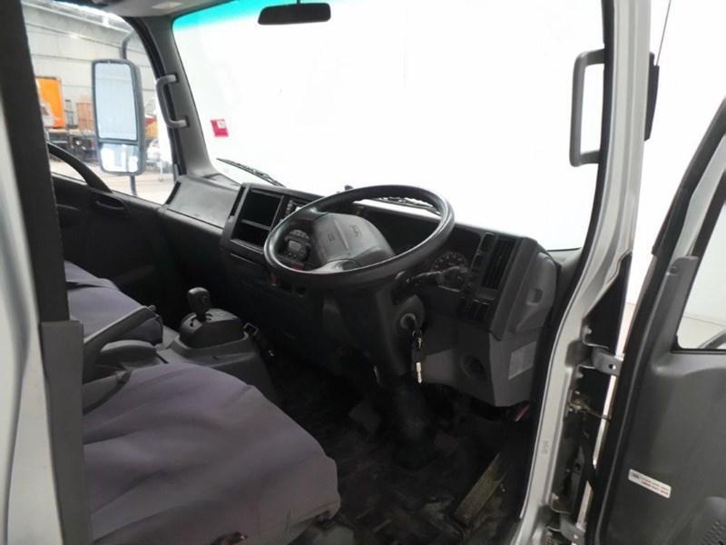 2010 ISUZU NPR200