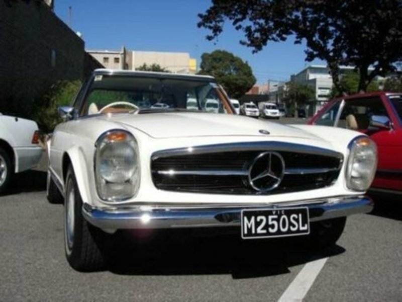 1967 MERCEDES-BENZ 250SL SL PAGODA