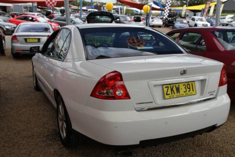 2004 HOLDEN COMMODORE EQUIPE VYII