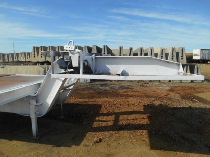 Freighter Low LoaderPlatform Semi Trailer