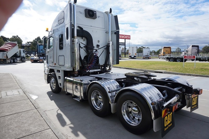 2007 FREIGHTLINER Argosy 110" Hi Cab Argosy Truck