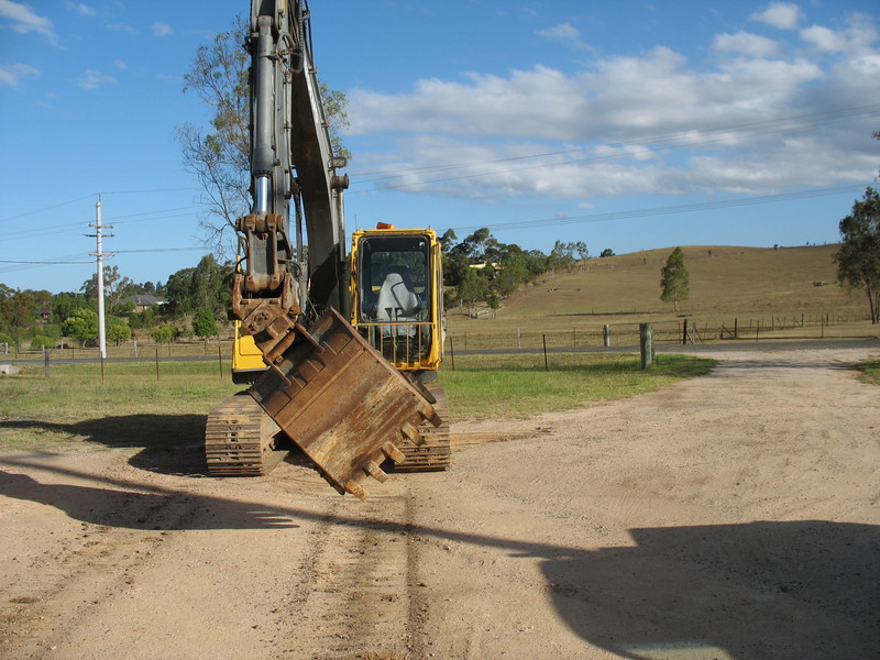 VOLVO EC140 EXCAVATOR