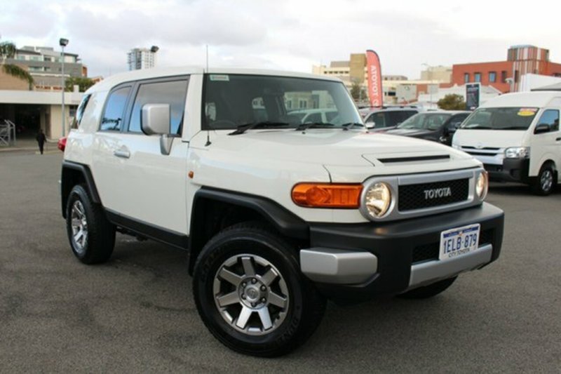 2013 TOYOTA FJ CRUISER GSJ15R MY13 UPDATE
