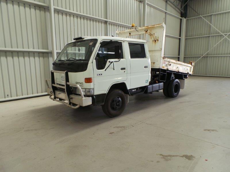 TOYOTA DYNA 300 TIPPER