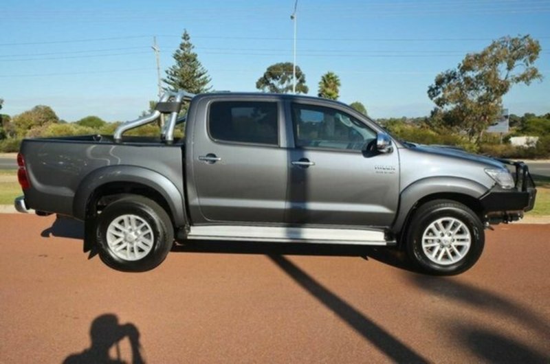 2013 TOYOTA HILUX SR5 (4x4) KUN26R MY12