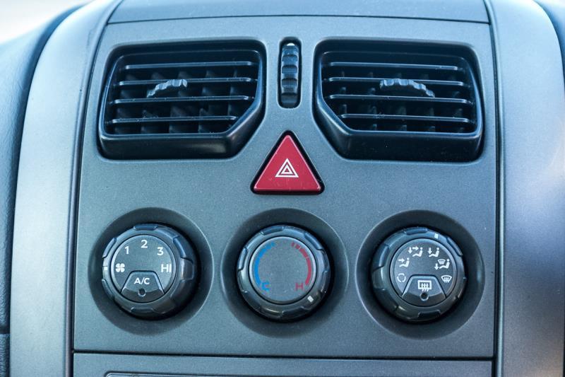 2004 HOLDEN COMMODORE LUMINA VZ
