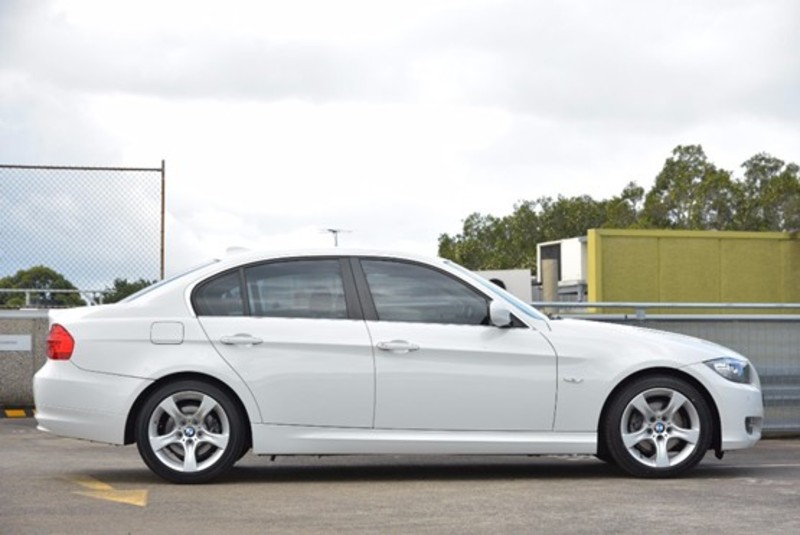 2011 BMW 320I LIFESTYLE E90