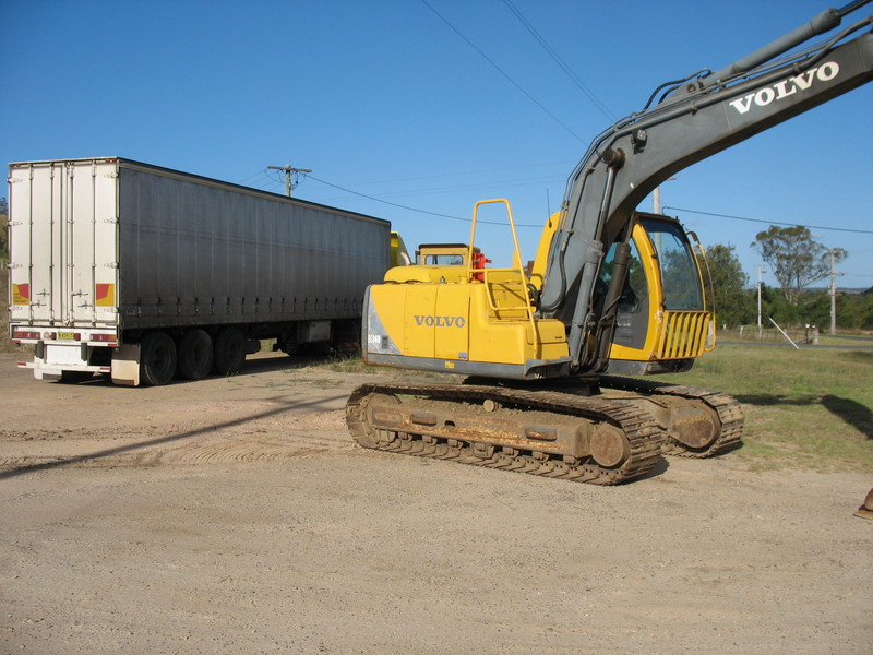 VOLVO EC140 EXCAVATOR