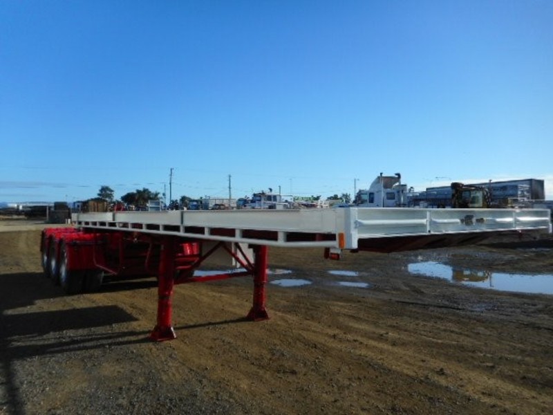 1983 Fruehauf Flat top BD LeadMid Trailer
