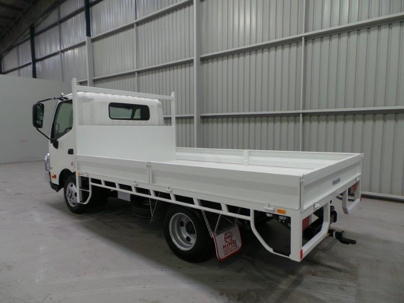 2016 HINO 616 - 300 Series 616 - 300 Series Truck