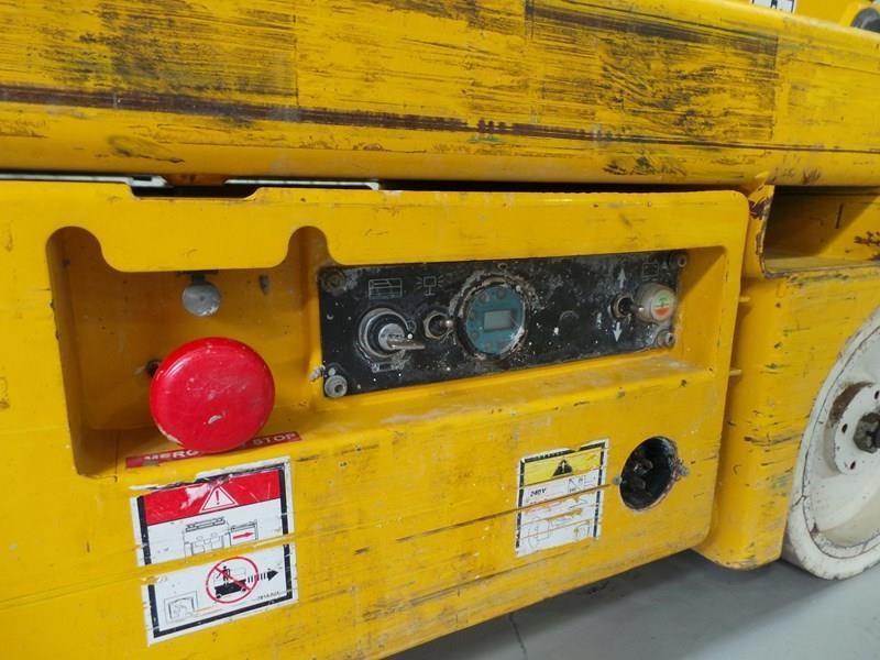 2007 HAULOTTE OPTIMUM 8 NARROW SCISSOR LIFT