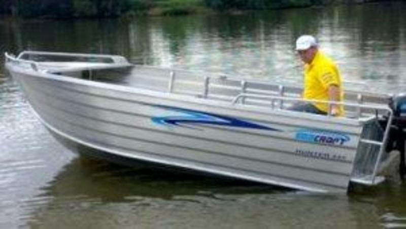 HUNTER 445 DEEP V BOAT PACKAGE