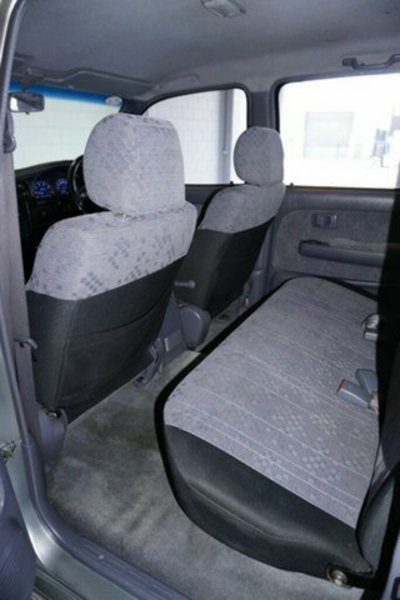 2004 TOYOTA HILUX SR5 (4x4) VZN167R