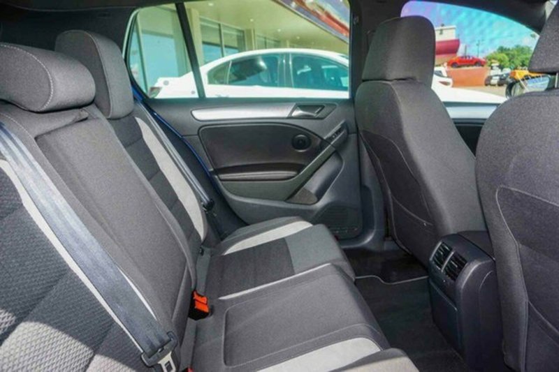 2011 VOLKSWAGEN GOLF R 1K MY11