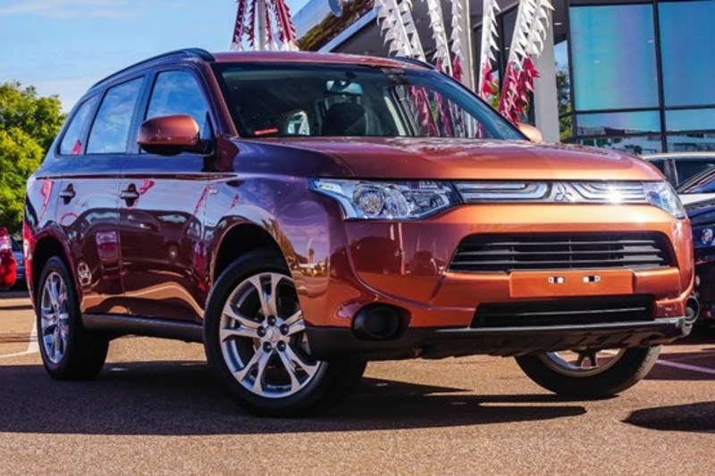 2013 MITSUBISHI OUTLANDER ES 4WD ZJ MY14
