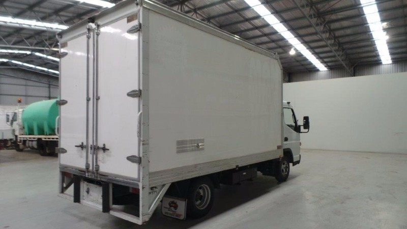 2011 FUSO Canter 515 Canter 515 Truck