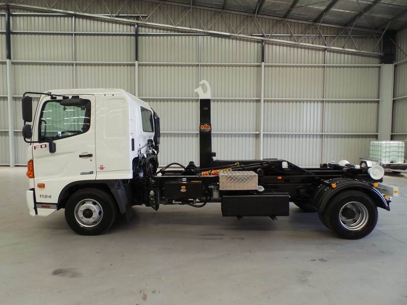 2016 HINO FD 1124-500 Series FD 1124-500 Series Truck